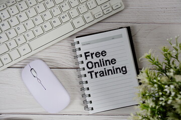 Aufkleber - Free Online Training text on notepad with keyboard and optical mouse on wooden background