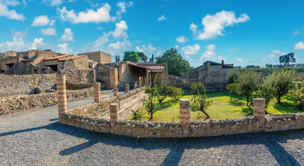 Sticker - Sunken garden in the ancient roman Herculaneum archaeological site, Ercolano, Campania, Italy