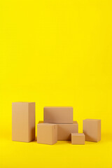 Aufkleber - Ecommerce business concepts feature a group of products in boxes on a bright yellow colored background for online ordering._00001_