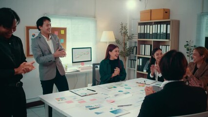 Aufkleber - Enthusiastic business team members are clapping, celebrating a successful project or achievement during a productive office meeting, demonstrating teamwork and positive work environment