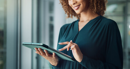 Aufkleber - Tablet, business woman and hands with smile, research or reading news for publishing in startup office. Digital technology, creative manager and planning project, inspiration and problem solving