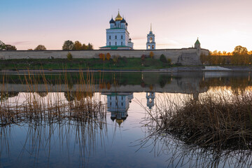 Wall Mural - Early October morning on the Velikaya River. View of the Pskov Kremlin. Pskov, Russia