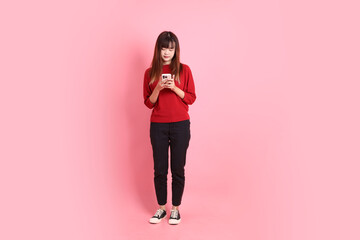 20s woman in red t-shirt