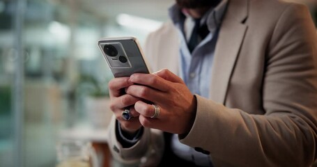 Aufkleber - Man, hands and phone for office email, professional journalist and article research on fashion. Male person, typing and client quote for information on style trend, communication and news agency