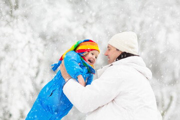 Wall Mural - Kids play in snow in winter park