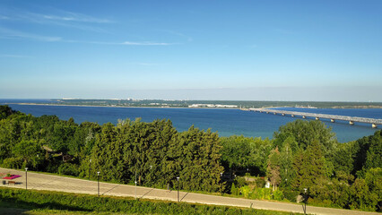 Wall Mural - Ulyanovsk, Russia. Friendship of Peoples Park. Volga River, Imperial Bridge, Kuibyshev Reservoir. Summer evening