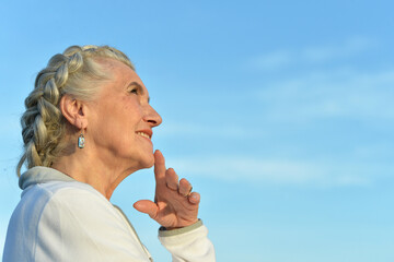 Canvas Print - Portrait of a beautiful elderly woman in the park