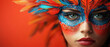 © Helena GARCIA - Primer plano de la cara de una mujer posando con maquillaje colorido y plumas rojas, amarillas y naranjas sobre fondo rojo. Concepto fondos y felicitaciones de carnaval de Brasil y venecia