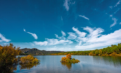 Sticker - Lac de barrage à Pueyo de Marguillén, Aragon, Espagne