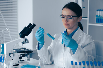 Aufkleber - In a wellequipped lab, a dedicated scientist analyzes a sample using advanced tools, contributing significantly to groundbreaking research and discoveries in science and technology