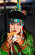 © 亮亮 徐 - Young Mongolian woman eating a hamburger