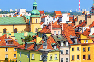 Wall Mural - Cityscape - top view of the Old Town with Sigismund's Column, the district of Srodmiescie in the center Warsaw, Poland