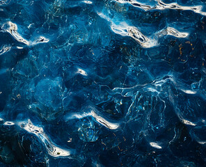 Poster - abstract deep blue water texture: a captivating view of ocean's surface