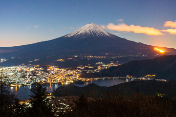 Wall Mural - 冬の新道峠から夜明けの富士山