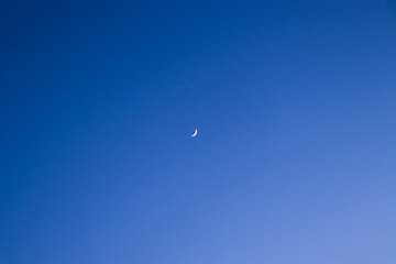 moon and venus in the evening sky.