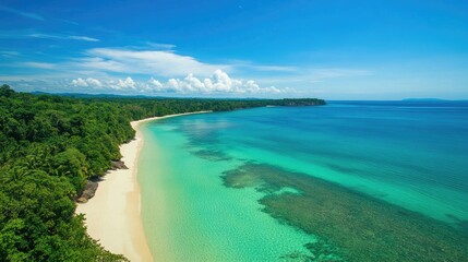 Aufkleber - Aerial view of pristine tropical beach with clear blue ocean and lush green coastline ideal for relaxation and vacation concepts