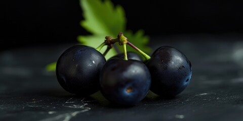 Poster - Fresh black grapes arranged on a table