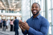 © Birgit Reitz-Hofmann - Happy young professional clapping hands and looking at camera