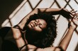 © Rawpixel.com - Shadows over a sensual black woman