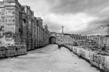 A stone wall with a stone archway in the middle