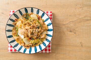 Wall Mural - Stir-Fried Thai Styled Sukiyaki or Stir-fried vermicelli with pork and vegetables in sukiyaki sauce