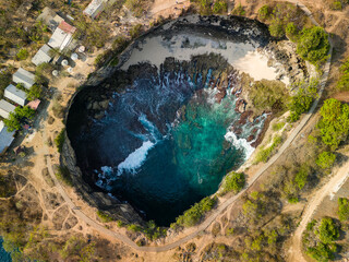 Canvas Print - Birds-eye view of a sinkhole with small beach and tropical ocean waves