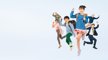 Poster - 家族、ファミリー、親子、ジャンプ、元気、笑顔、スタート、小学生、教育、入学、女の子、男の子、兄弟、三世代、パパ、ママ、おじいちゃん、おばあちゃん、グループ、全身、勉強、通学、ポジティブ、飛躍、飛ぶ、躍動感、アクティブ、アクション、挑戦、チャレンジ、成長、目標、キャンペーン、チャンス、やる気、モチベーション、喜ぶ、サポート、支援、子育て、育児、ランドセル、日本人、白バック、切り抜き、横長、バナー、広