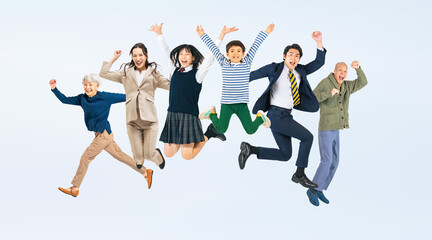Aufkleber - 家族、ファミリー、ジャンプ、元気、親子、子供、飛躍、チャレンジ、挑戦、シニア、教育、笑顔、パパ、ママ、おじいちゃん、おばあちゃん、子育て、育児、小学生、中学生、支援、サポート、スタート、自由、躍動感、アクティブ、アクション、ステップアップ、成長、目標、ポジティブ、やる気、モチベーション、喜ぶ、嬉しい、楽しい、キャンペーン、イベント、プレゼント、日本人、若い、グループ、全身、集合、白バック、切り抜き