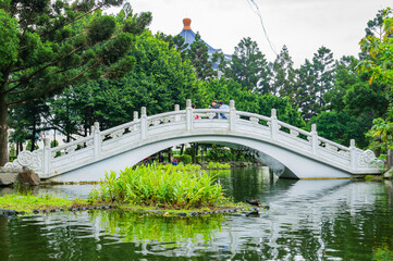 Canvas Print - Beautiful bridge and reflction around Guanghua Lake