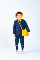 Poster - 子供、笑顔、全身、幼児、幼稚園児、園児、キッズ、男子、男の子、制服、私立、カバン、バッグ、帽子、子供服、ファッション、おしゃれ、アパレル、カジュアル、入学、入園、嬉しい、楽しい、ポジティブ、元気、立つ、切り抜き、白バック、コピースペース、可愛い、児童、教育、小学生、遠足、外出、イベント、保育園、幼稚園、日本人、少年、小さい、記念写真、写真館、フォトスタジオ、園児服、スモック、一人、喜ぶ、明るい、人