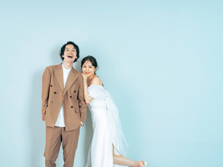 Poster - カップル、ウェディング、ブライダル、新郎、新婦、ブライダルフォト、ウェディングフォト、前撮り、ドレス、ウエディング、スタジオ、ハッピー、日本人、結婚、婚活、結婚式、甘える、甘い、幸せ、若い、20代、30代、ジューンブライド、白バック、広告、コピースペース、タキシード、セルフ、男性、女性、男女、花嫁、笑顔、爽やか、ナチュラル、愛情、透明感、清潔感、シンプル、ポートレート、仲良し、パートナー、マッチン