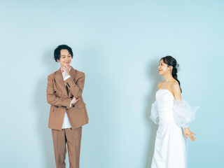 Poster - カップル、ウェディング、ブライダル、新郎、新婦、ブライダルフォト、ウェディングフォト、前撮り、ドレス、ウエディング、スタジオ、ハッピー、日本人、結婚、婚活、結婚式、甘える、甘い、幸せ、若い、20代、30代、ジューンブライド、白バック、広告、コピースペース、タキシード、セルフ、男性、女性、男女、花嫁、笑顔、爽やか、愛情、透明感、清潔感、シンプル、ポートレート、仲良し、パートナー、マッチング、嬉しい、