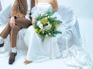 Poster - ブライダル、ウェディング、結婚、新婦、新郎、ウエディングフォト、カップル、前撮り、結婚式、婚活、ドレス、男女、男性、女性、日本人、広告、コピースペース、白バック、座る、おしゃれ、スタイリッシュ、シンプル、清潔感、透明感、ビューティー、肩出し、オフショルダー、ブーケ、ナチュラル、純白、絆、カップルフォト、写真館、フォトスタジオ、イケメン、パートナー、披露宴、夫婦、花嫁、ウェディングドレス、愛情、花婿