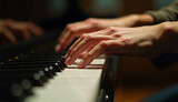 ピアノの鍵盤を弾く演奏者の手元クローズアップ - クラシック、ジャズ、音楽、芸術、優雅なパフォーマンスのイメージ