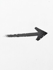 Leinwandbilder - Bold black arrow painted on a white wall pointing right with a textured finish for artistic expression and direction. Generative AI
