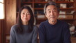 © yasumurasaki - 日本人のシニア夫婦が仲良く横並びになっているポートレート画像