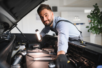 Leinwandbilder - Troubleshooting process. Auto mechanic working in garage. Repair service