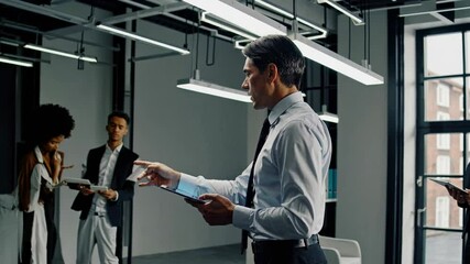 Leinwandbilder - Business professional analyzes data trends in a modern office environment with advanced technology tools
