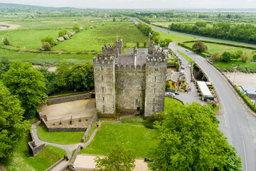 Bunratty Castle, large 15th-century tower house in County Clare, located in the center of Bunratty village, between Limerick and Ennis, Ireland.