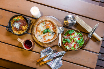 Wall Mural - アウトドアでイタリアン　Outdoor Italian cuisine at a campsite