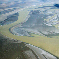 Wall Mural - vue aérienne de la côte dans la Baie du Mont Saint Michel