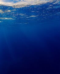 Poster - Tranquil Underwater Scene with Deep Blue Ocean Surface and Sunlit Waves : Generative AI