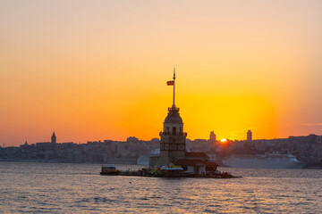 Wall Mural - Sunset Maiden's Tower and Istanbul view