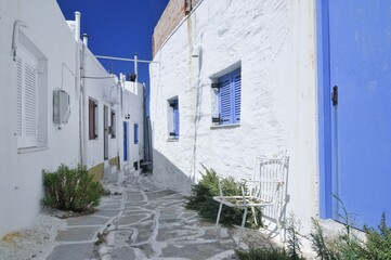 Naklejka na meble Narrow alley in Naoussa, Paros, Cyclades, Greece, Europe