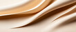 © Cedric - Sanfte Wellen eines beige-farbenen Stoffes auf einem neutralen Hintergrund