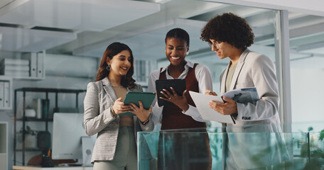 Leinwandbilder - Business people, meeting and laughing with tablet at office for corporate humor, fun project or joke. Happy group, employees or colleagues with smile on technology for funny app, ideas or discussion