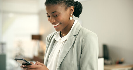 Fototapete - African, smile or businesswoman in office with phone online for social media, post or website notification. Happy, news blog or worker on mobile app texting or networking for communication or chat