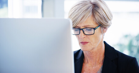 Aufkleber - Computer, thinking and business woman in office for legal case, proposal and project for online research. Corporate attorney, mature lawyer and worker for consultant report, typing email and planning