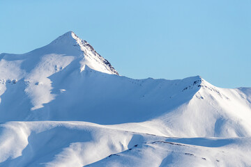 Wall Mural - pristine snow on the mountains of spitsbergen, svalbard, a norwegian archipelago between mainland no