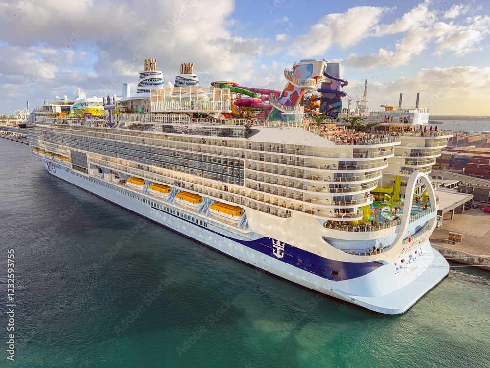 Miami Florida Usa 4 January 2025 World S Biggest Cruise Ship The